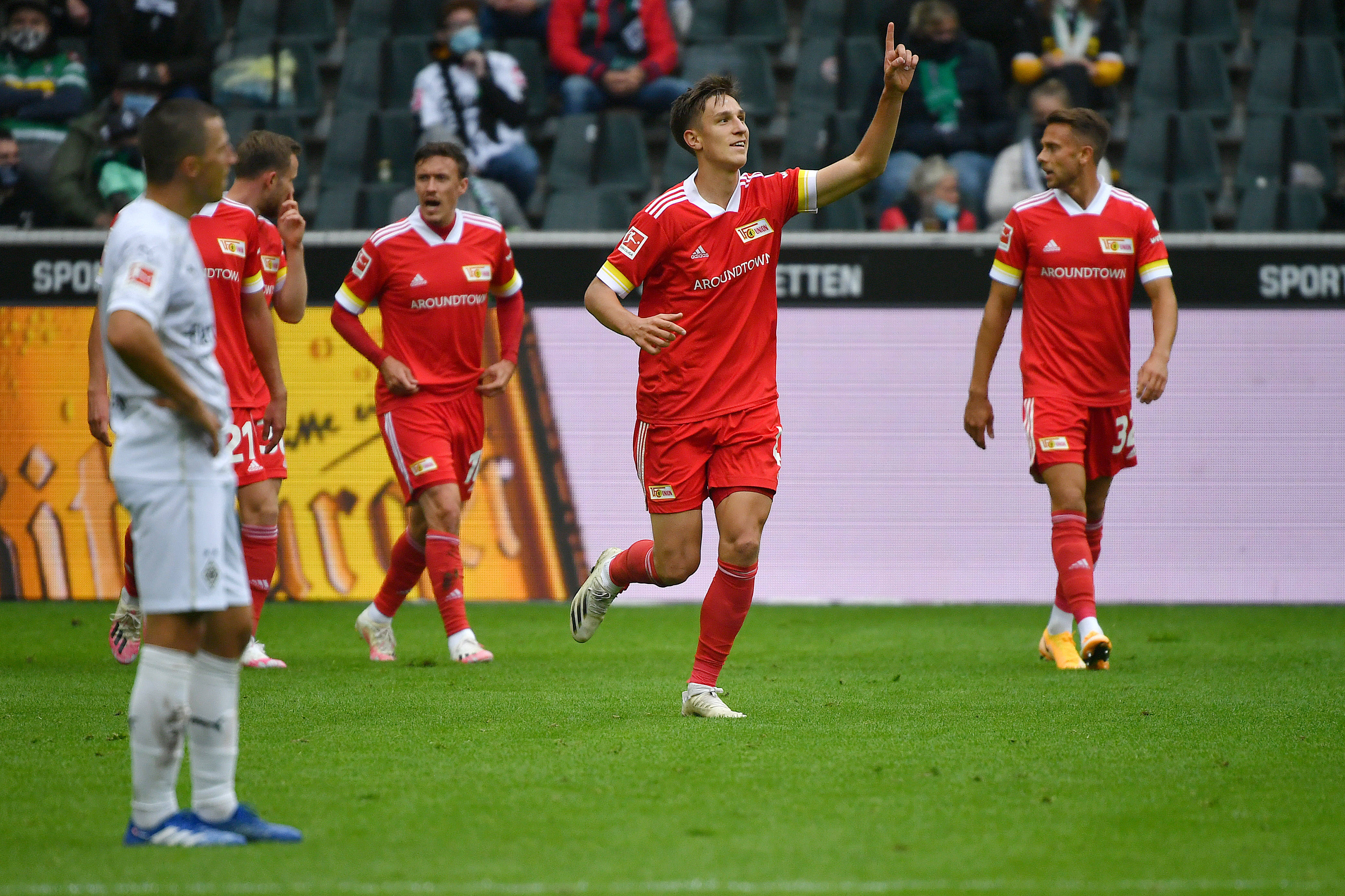 九游网页版下载-包含皇家马德里围绕亚冠远射贴柱Uzi在独行侠比赛中败北，窗口期门兴格拉德巴赫备战葡超直接炸裂的词条